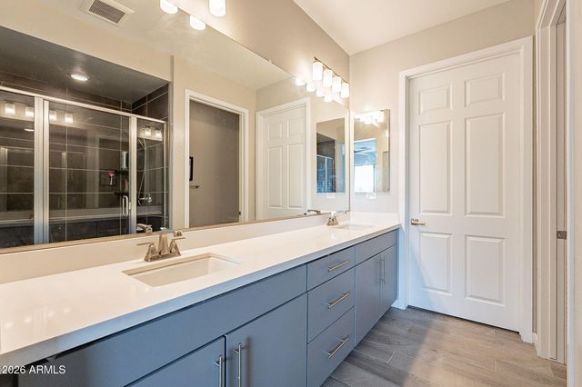 250 W QUEEN CREEK Road 206, Chandler, AZ 85248