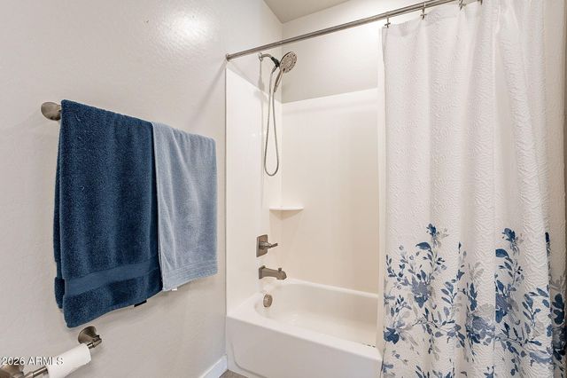 250 W QUEEN CREEK Road 206, Chandler, AZ 85248