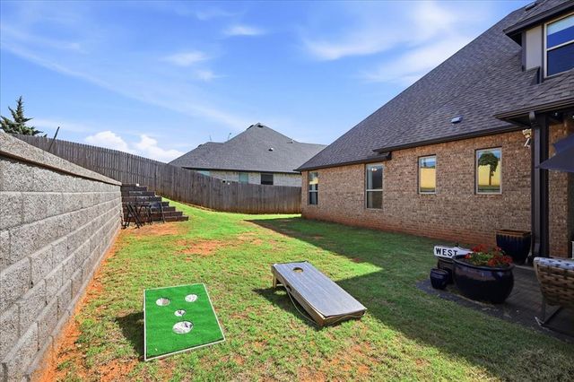 14716 Avignon Lane, Yukon, OK 73099