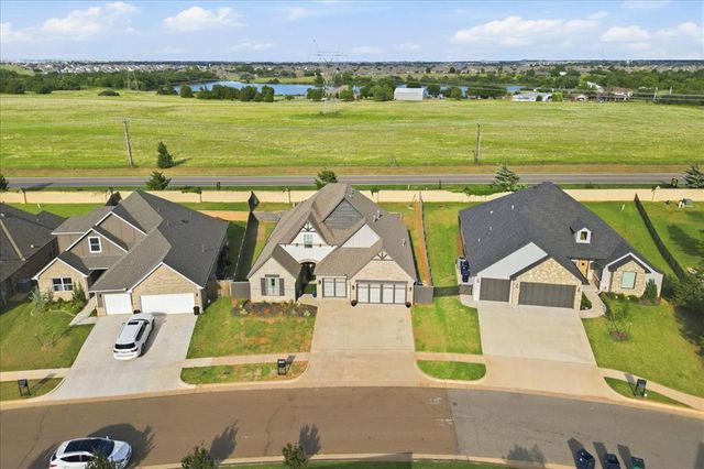 14716 Avignon Lane, Yukon, OK 73099