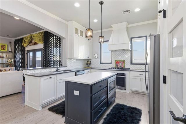 14716 Avignon Lane, Yukon, OK 73099