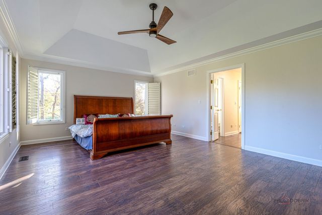 12 RIDERWOOD Road, North Barrington, IL 60010