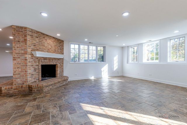 12 RIDERWOOD Road, North Barrington, IL 60010