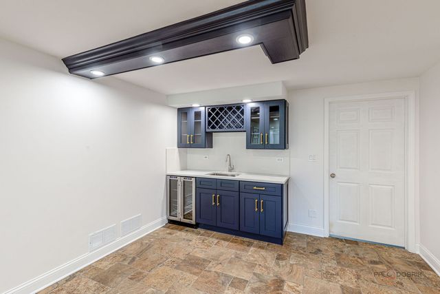 12 RIDERWOOD Road, North Barrington, IL 60010