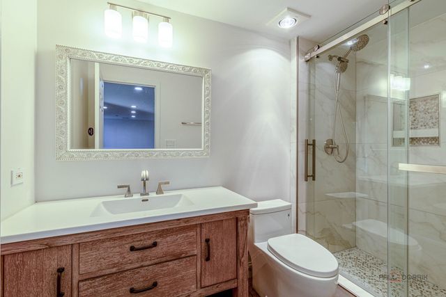 12 RIDERWOOD Road, North Barrington, IL 60010