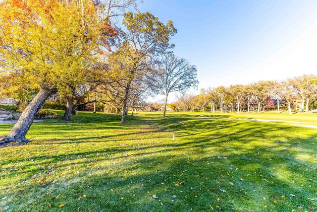 12 RIDERWOOD Road, North Barrington, IL 60010