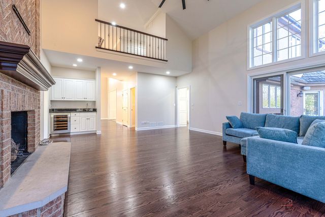 12 RIDERWOOD Road, North Barrington, IL 60010