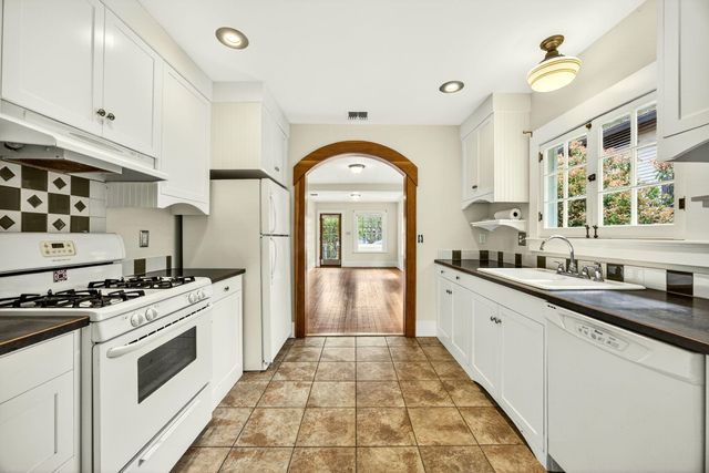 131 4th Street, Ashland, OR 97520