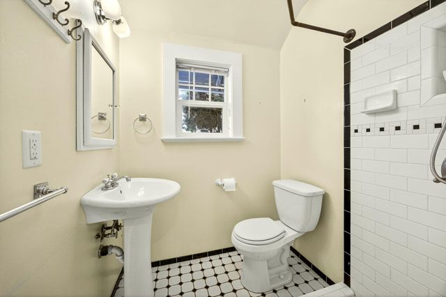 131 4th Street, Ashland, OR 97520