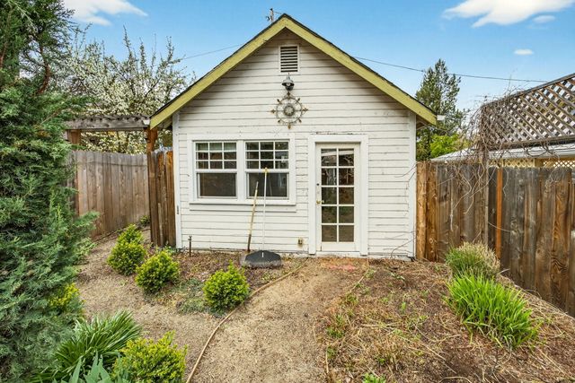 131 4th Street, Ashland, OR 97520