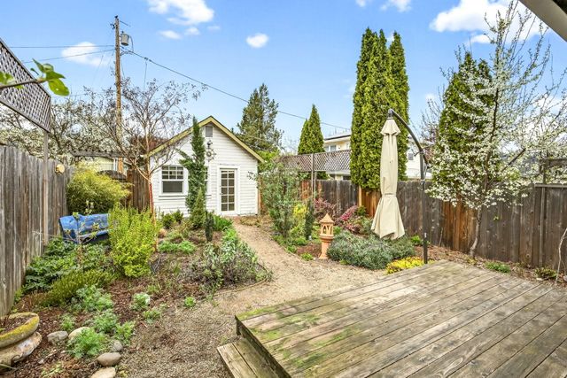 131 4th Street, Ashland, OR 97520