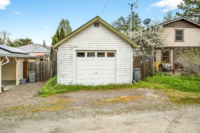 131 4th Street, Ashland, OR 97520