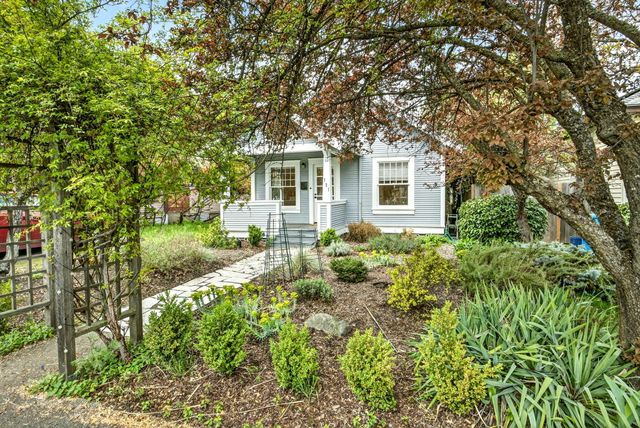 131 4th Street, Ashland, OR 97520