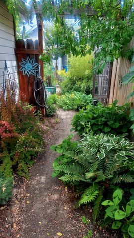 131 4th Street, Ashland, OR 97520