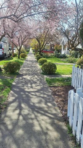 131 4th Street, Ashland, OR 97520