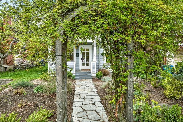 131 4th Street, Ashland, OR 97520