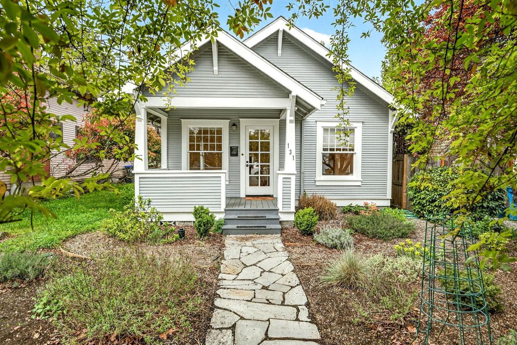 131 4th Street, Ashland, OR 97520