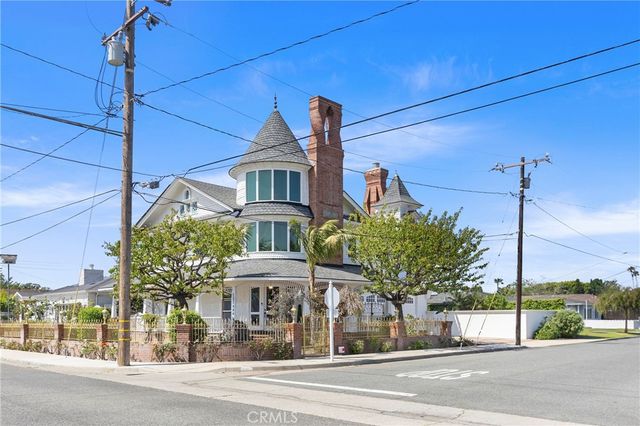 1919 Santa Ana, Costa Mesa, CA 92627