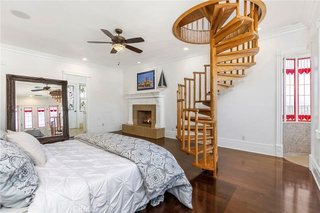 1919 Santa Ana, Costa Mesa, CA 92627