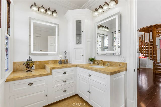 1919 Santa Ana, Costa Mesa, CA 92627