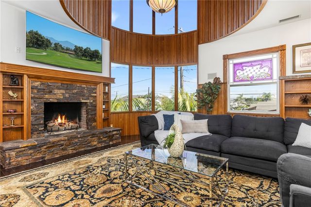 1919 Santa Ana, Costa Mesa, CA 92627