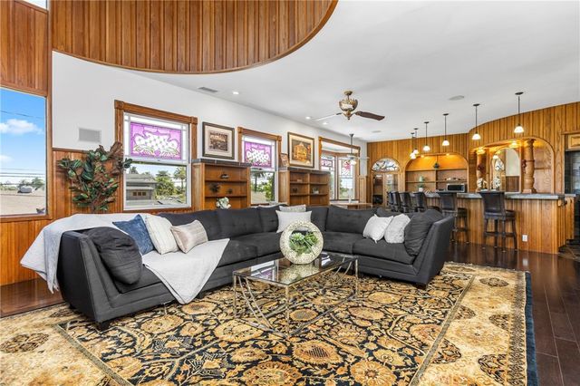 1919 Santa Ana, Costa Mesa, CA 92627