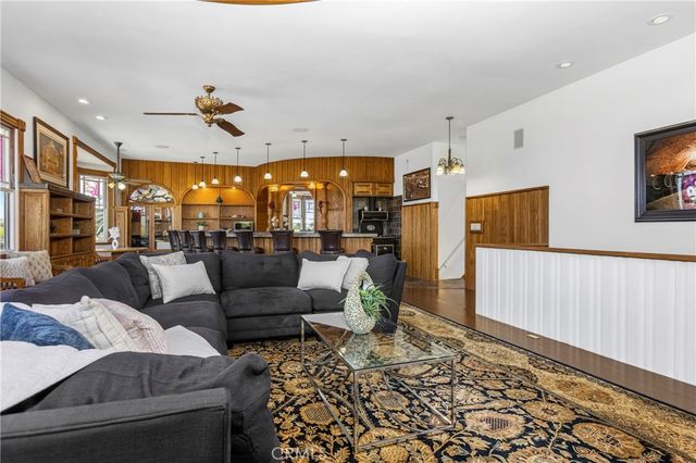 1919 Santa Ana, Costa Mesa, CA 92627