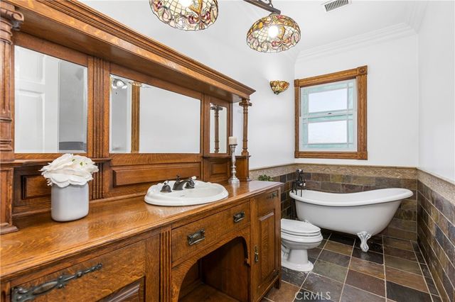 1919 Santa Ana, Costa Mesa, CA 92627
