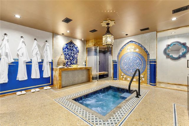 1919 Santa Ana, Costa Mesa, CA 92627