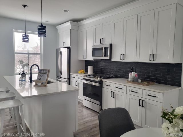 2917 Summers Place, Troy, MI 48084