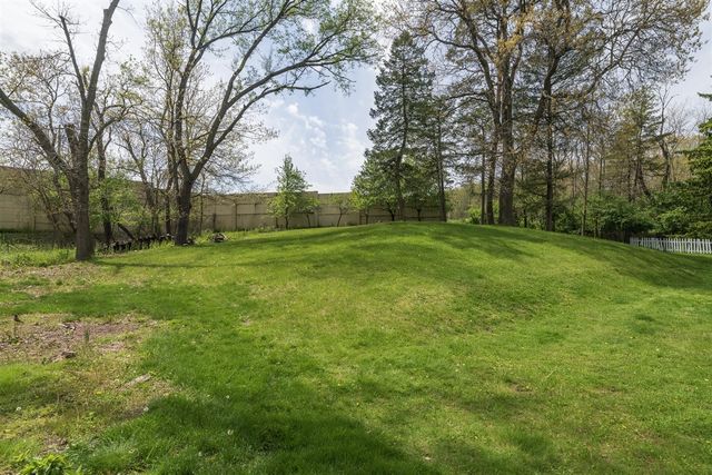 1734 Greenbriar Drive, Portage, MI 49024