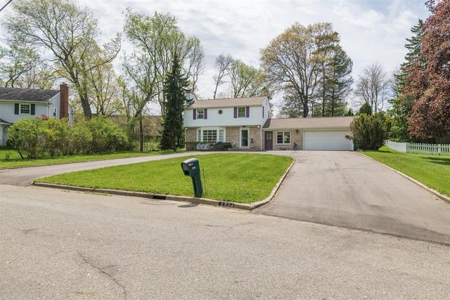 1734 Greenbriar Drive, Portage, MI 49024