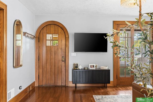 4657 Woolworth Avenue, Omaha, NE 68106