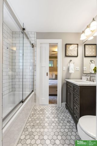 4657 Woolworth Avenue, Omaha, NE 68106