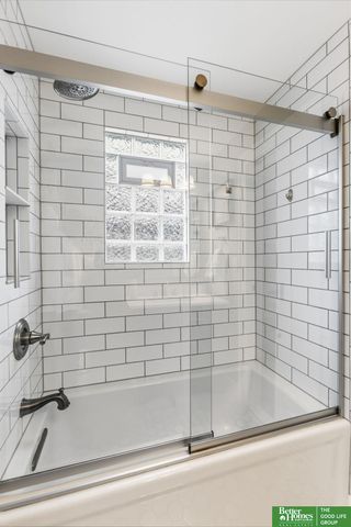 4657 Woolworth Avenue, Omaha, NE 68106