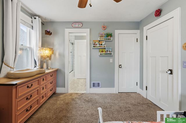 4657 Woolworth Avenue, Omaha, NE 68106