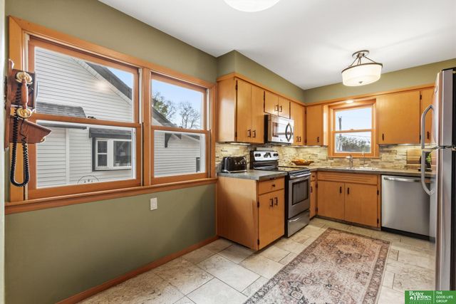 4657 Woolworth Avenue, Omaha, NE 68106