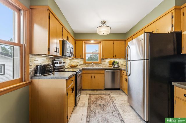 4657 Woolworth Avenue, Omaha, NE 68106
