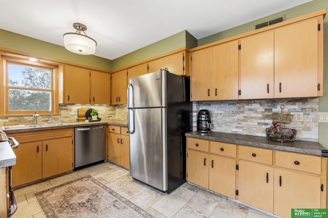 4657 Woolworth Avenue, Omaha, NE 68106