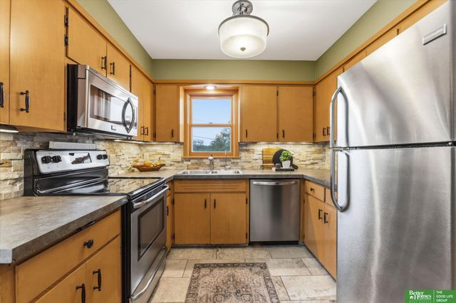 4657 Woolworth Avenue, Omaha, NE 68106