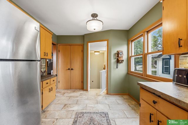 4657 Woolworth Avenue, Omaha, NE 68106