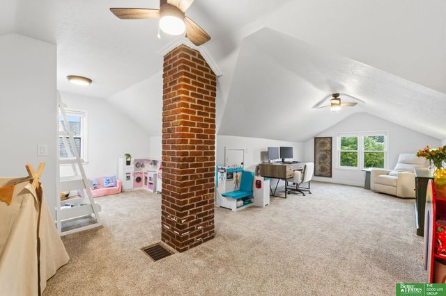 4657 Woolworth Avenue, Omaha, NE 68106