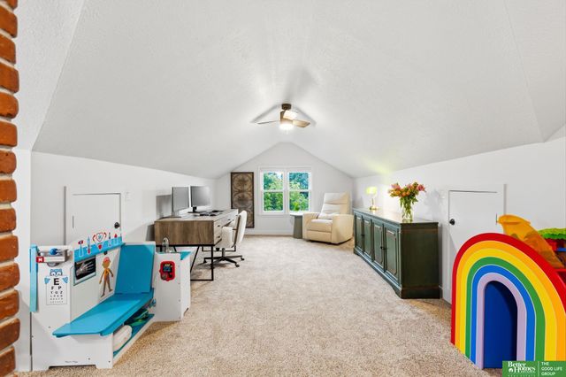 4657 Woolworth Avenue, Omaha, NE 68106