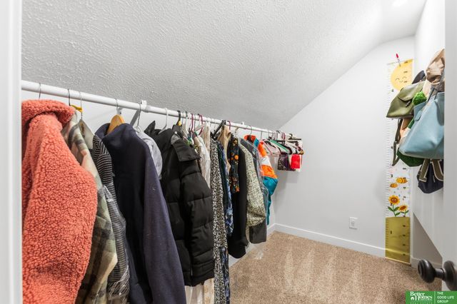 4657 Woolworth Avenue, Omaha, NE 68106
