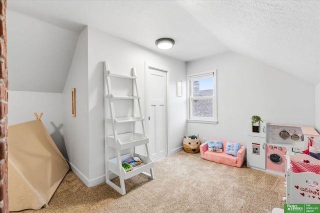 4657 Woolworth Avenue, Omaha, NE 68106