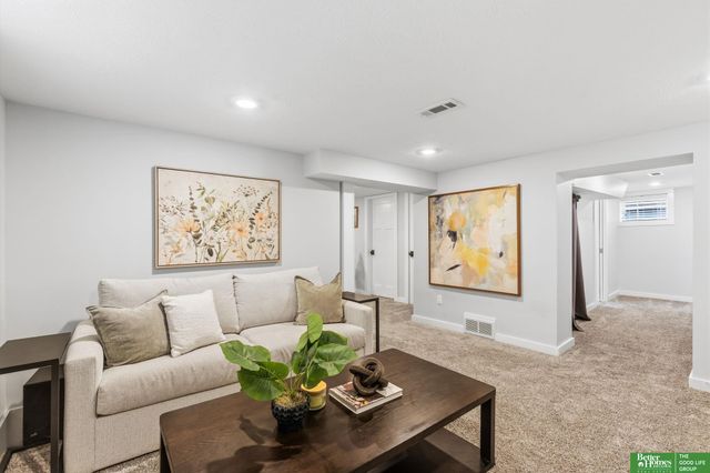 4657 Woolworth Avenue, Omaha, NE 68106