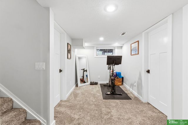 4657 Woolworth Avenue, Omaha, NE 68106