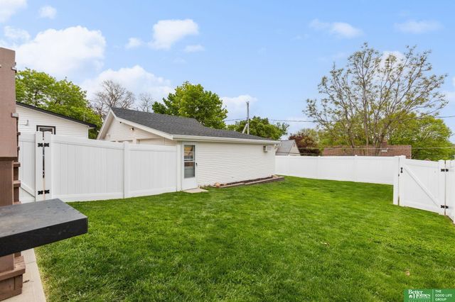 4657 Woolworth Avenue, Omaha, NE 68106