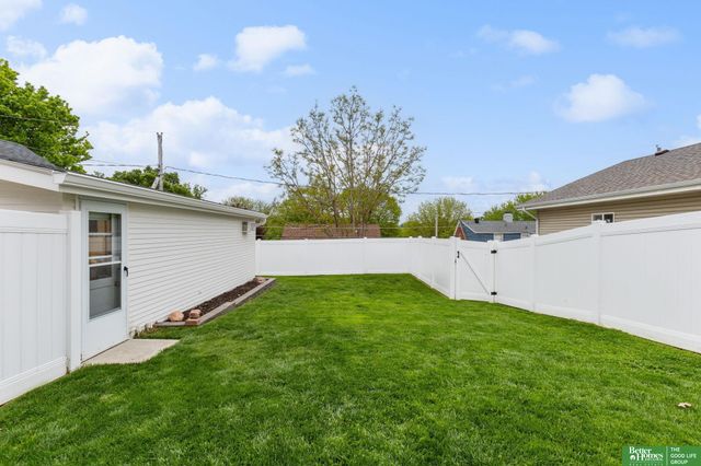4657 Woolworth Avenue, Omaha, NE 68106