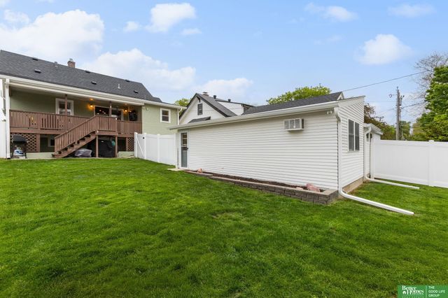 4657 Woolworth Avenue, Omaha, NE 68106